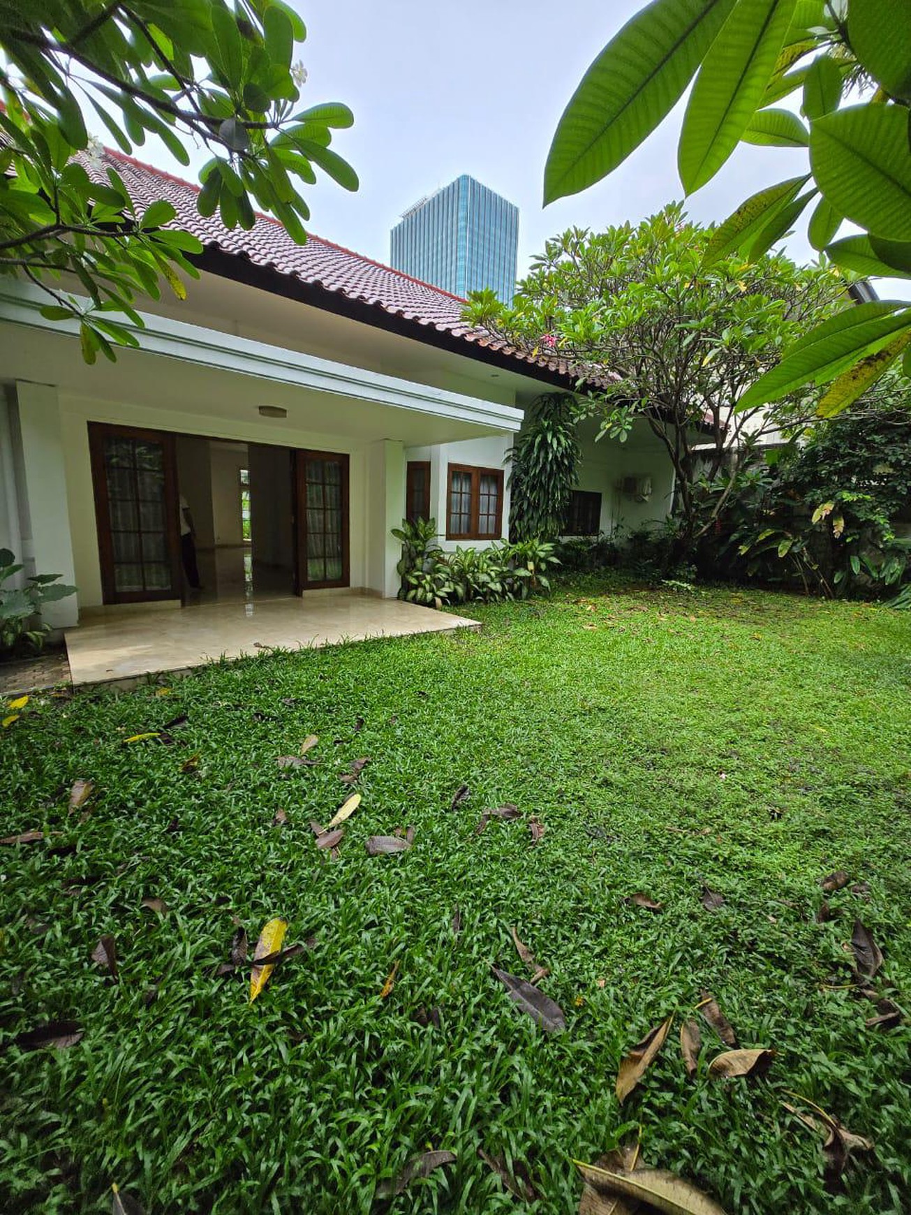 Rumah Luas Bagus SHM ada Kolam Berenang @Kebayoran Baru, Jakarta Selatan