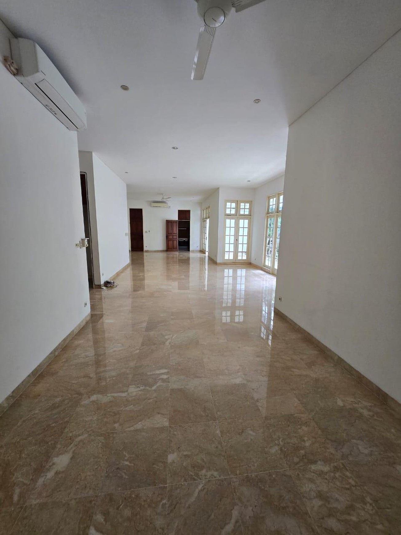 Rumah Luas Bagus SHM ada Kolam Berenang @Kebayoran Baru, Jakarta Selatan