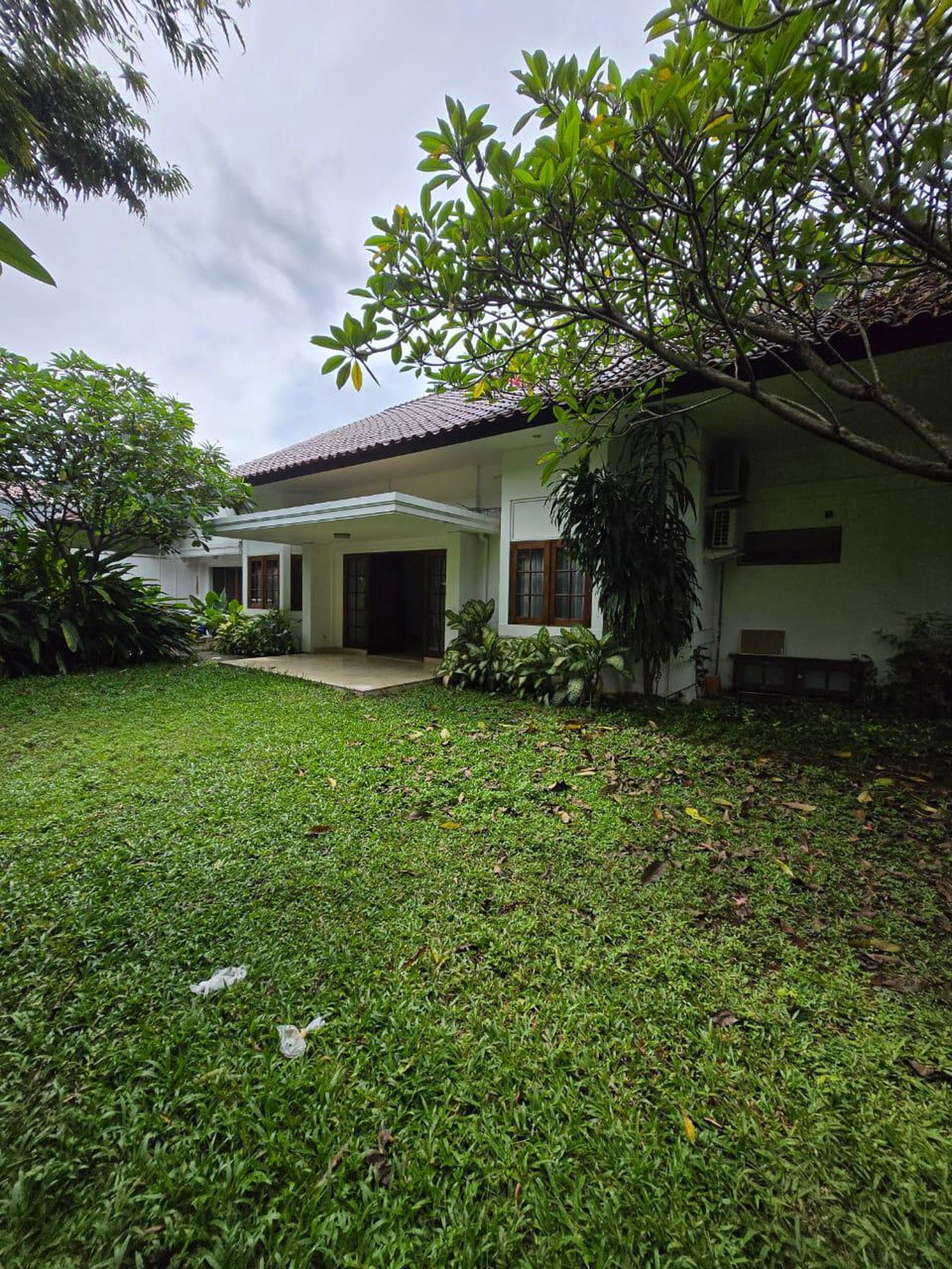 Rumah Luas Bagus SHM ada Kolam Berenang @Kebayoran Baru, Jakarta Selatan