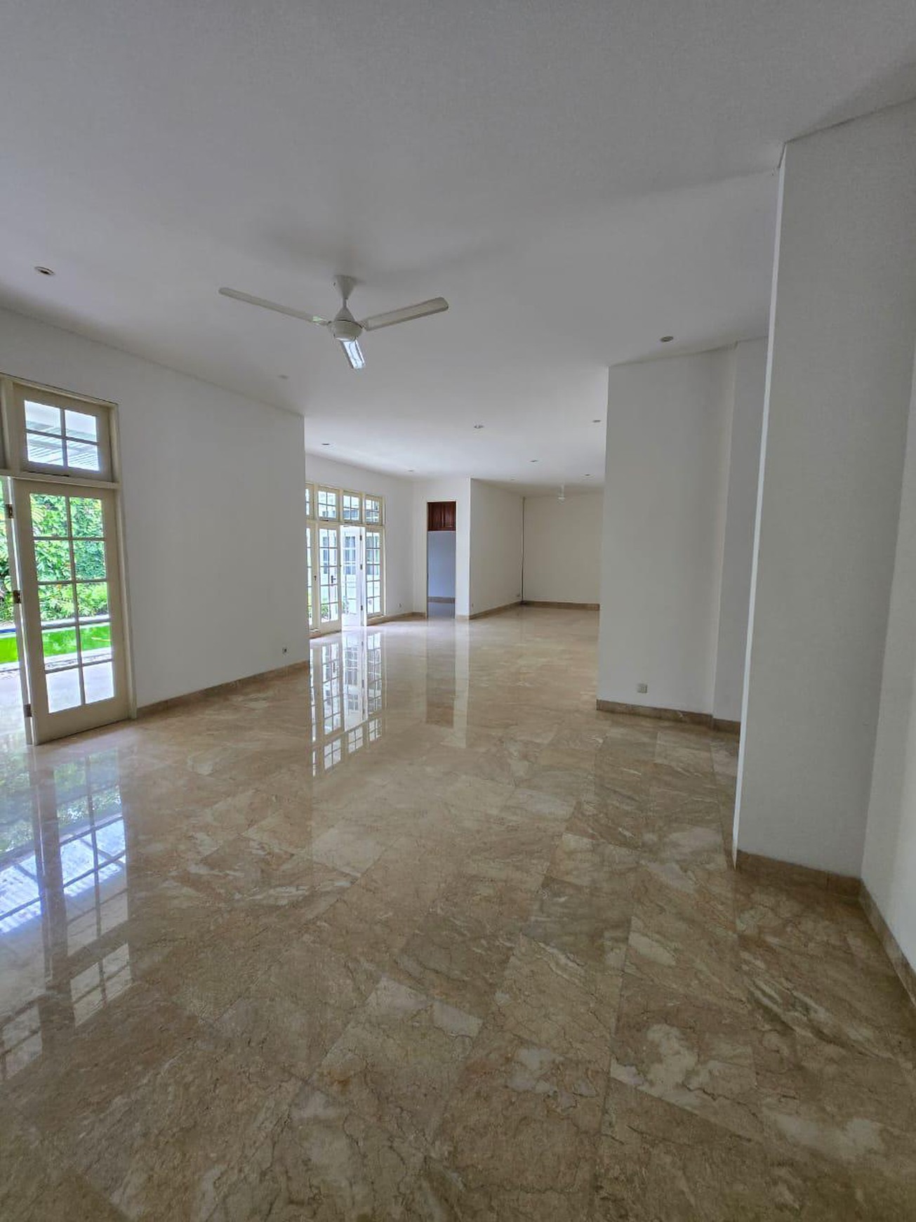 Rumah Luas Bagus SHM ada Kolam Berenang @Kebayoran Baru, Jakarta Selatan