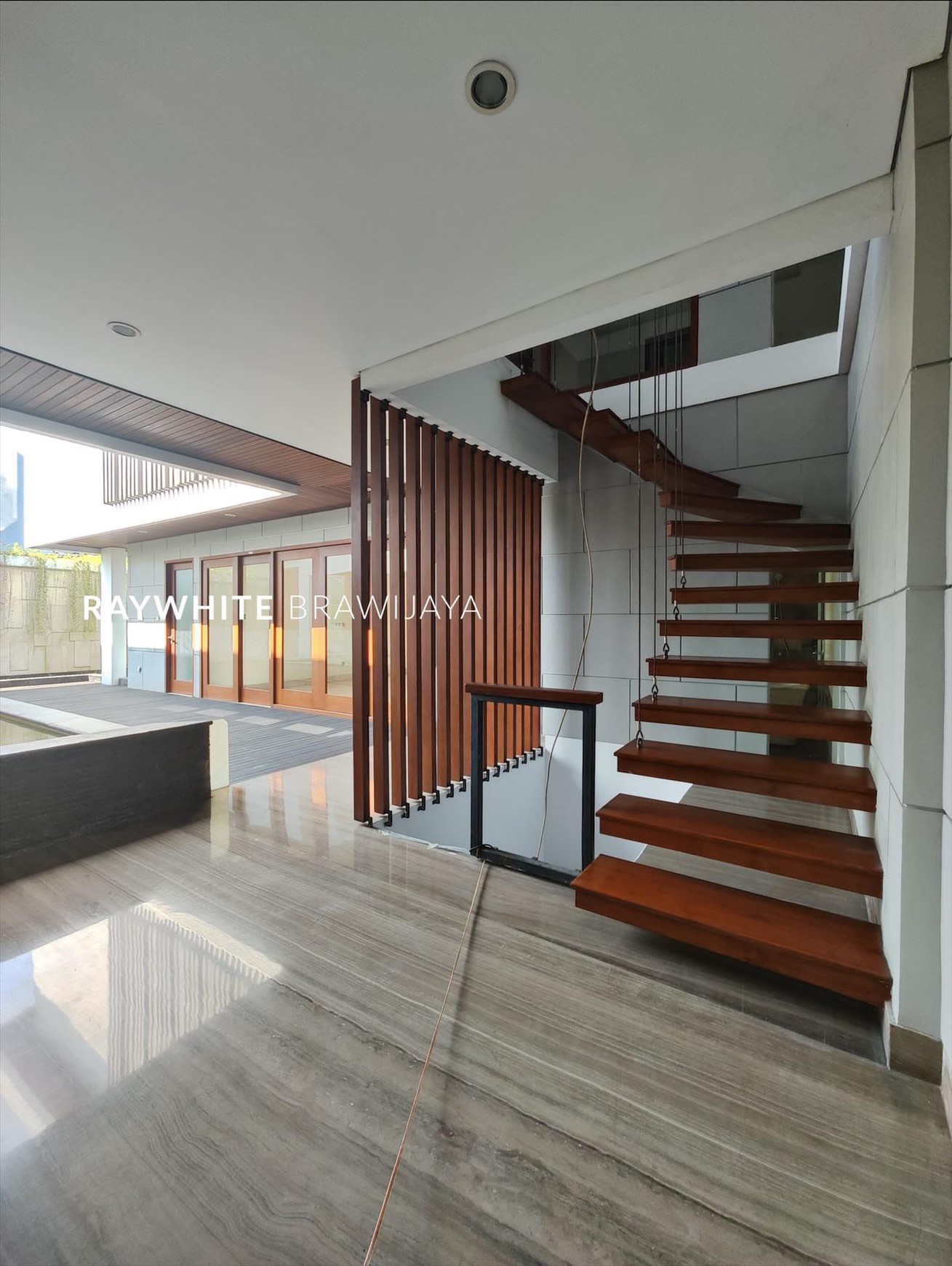 Rumah Mewah Siap Huni Area Pondok Indah Gedung Hijau