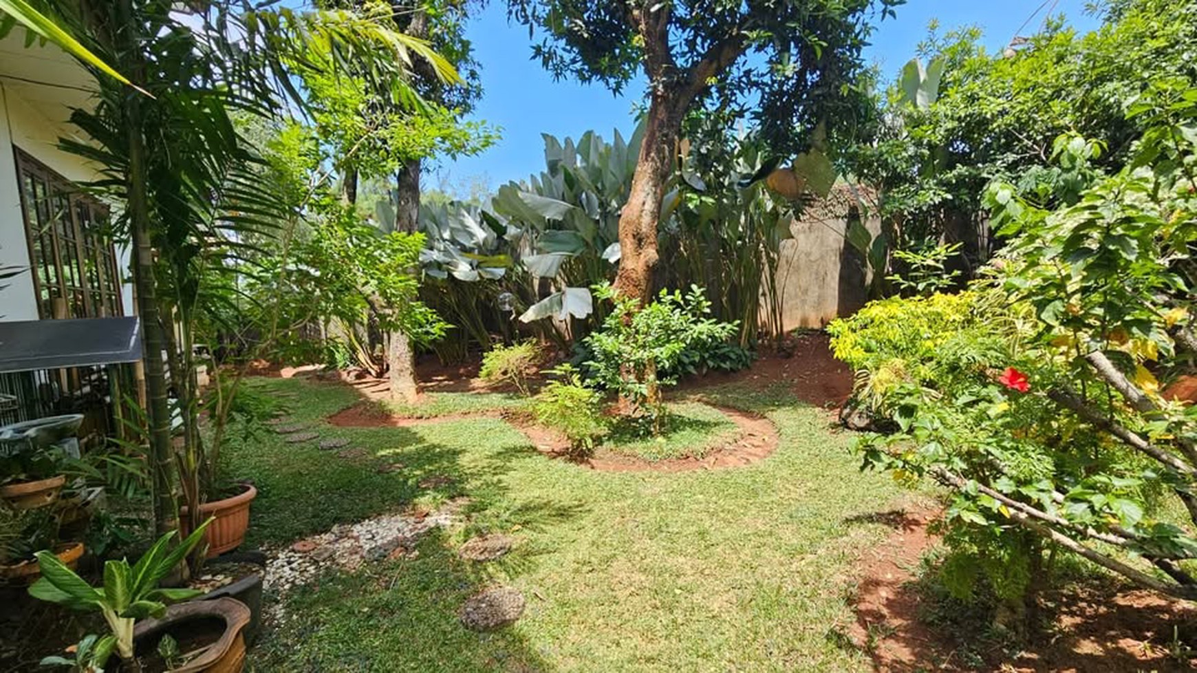 DIJUAL: Rumah Lama, Siap Huni & Terawat di Villa Cinere Mas.