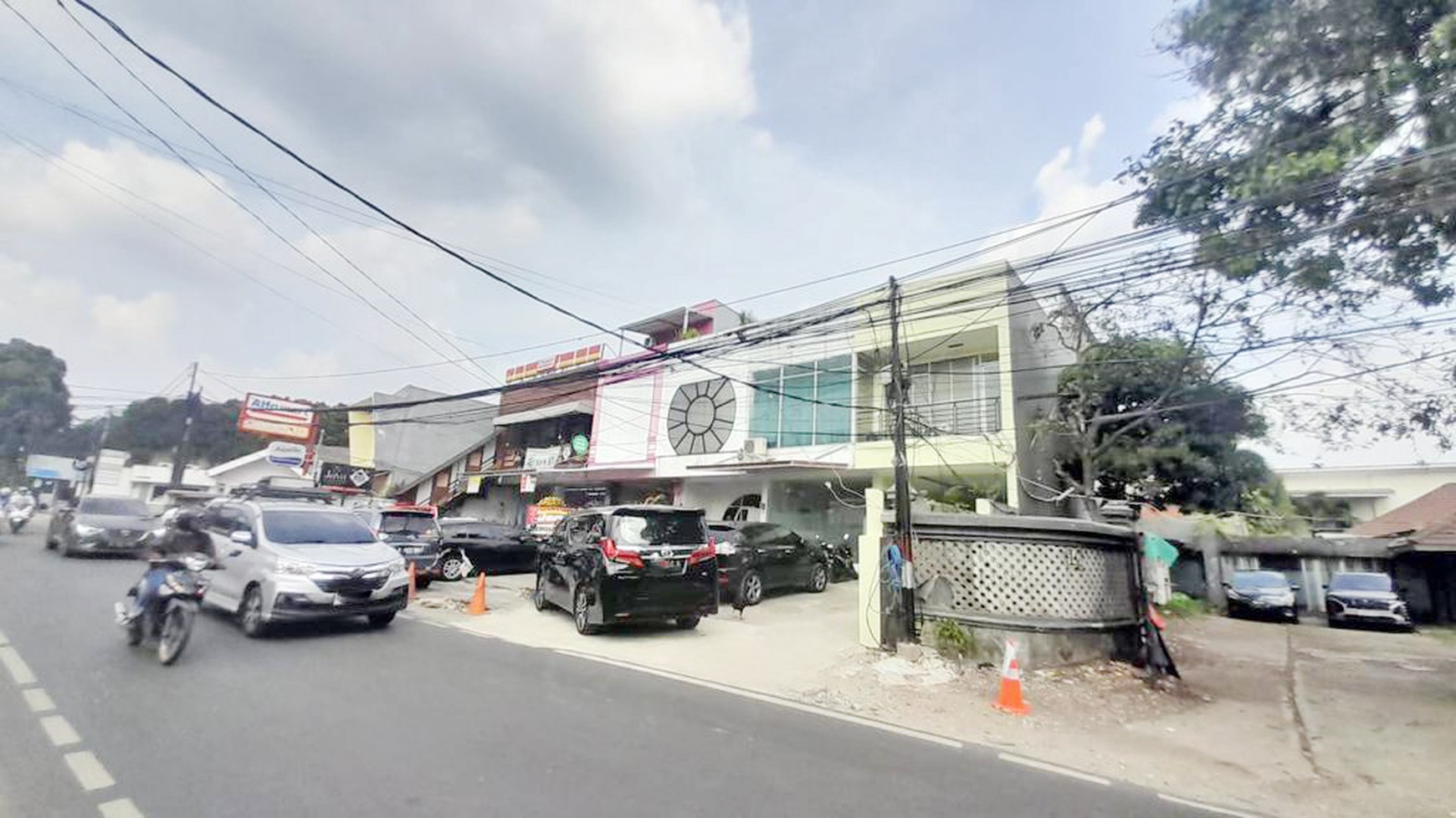 Ruko 2½ Lantai di Centra Kemang Utara Jakarta Selatan
