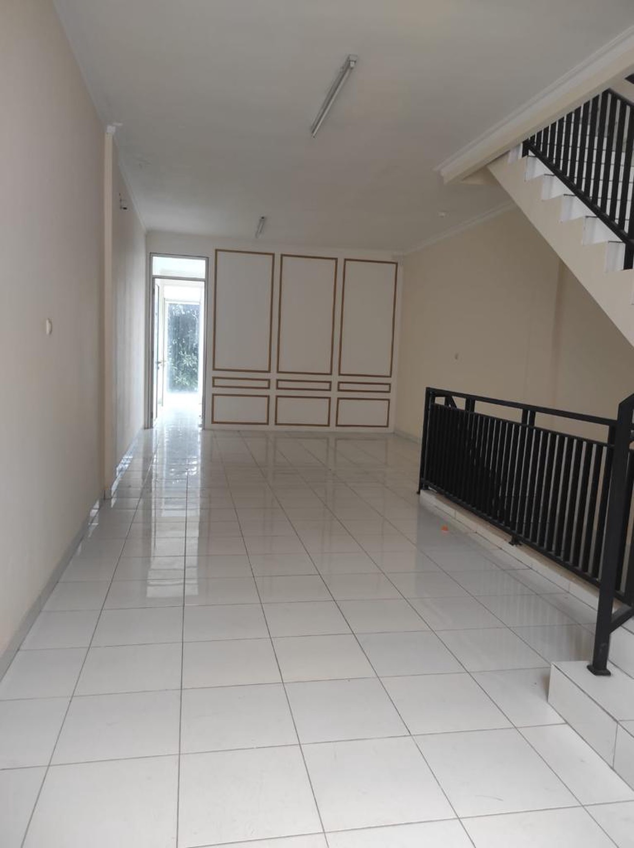Ruko 2½ Lantai di Centra Kemang Utara Jakarta Selatan