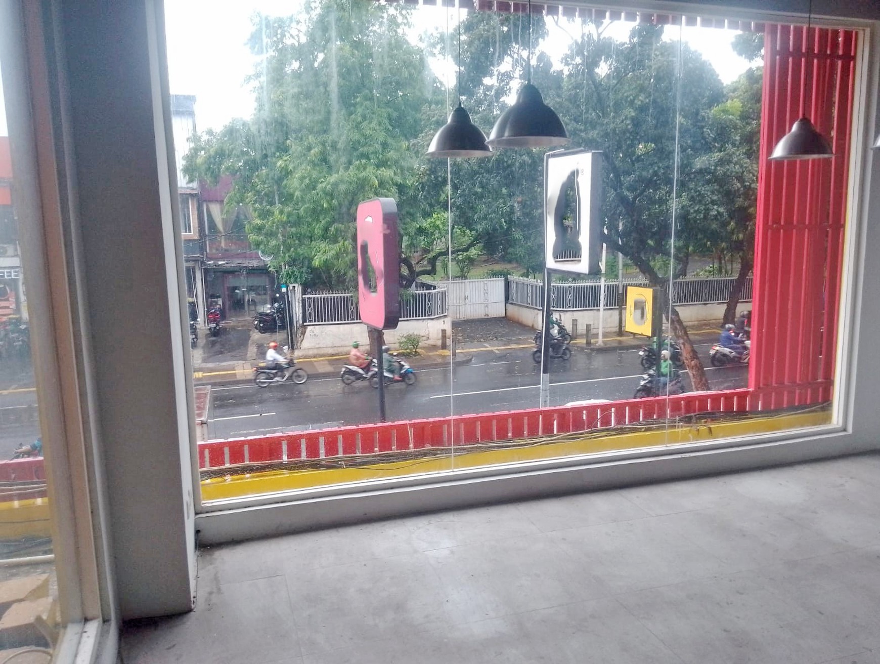 Ruko Pinggir Jalan Raya - Siap Huni & Usaha di Kemang Jakarta Selatan