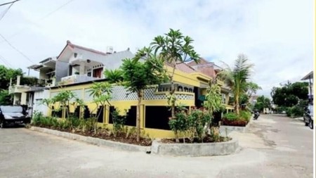 Rumah Hoek di Villa Bintaro Indah, Jombang