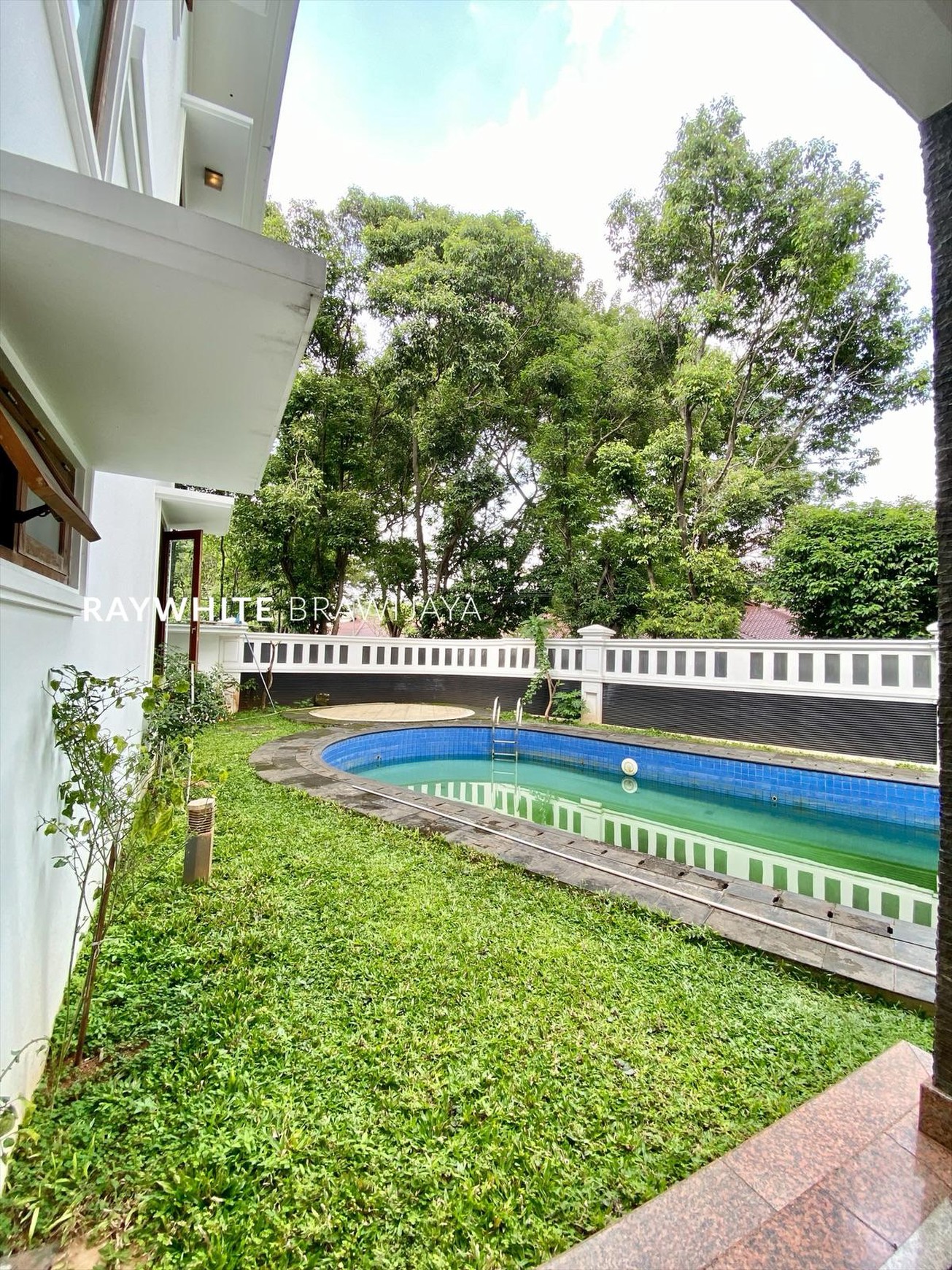 Turun Harga - Rumah Dalam Kompleks Elite Lingkungan Tenang Area Patra Kuningan