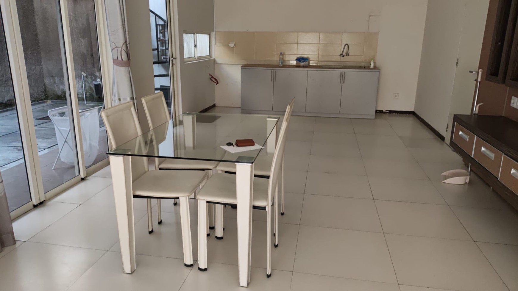 Rumah Bagus di Kota baru Parahyangan DiSewakan full furnished, Hook