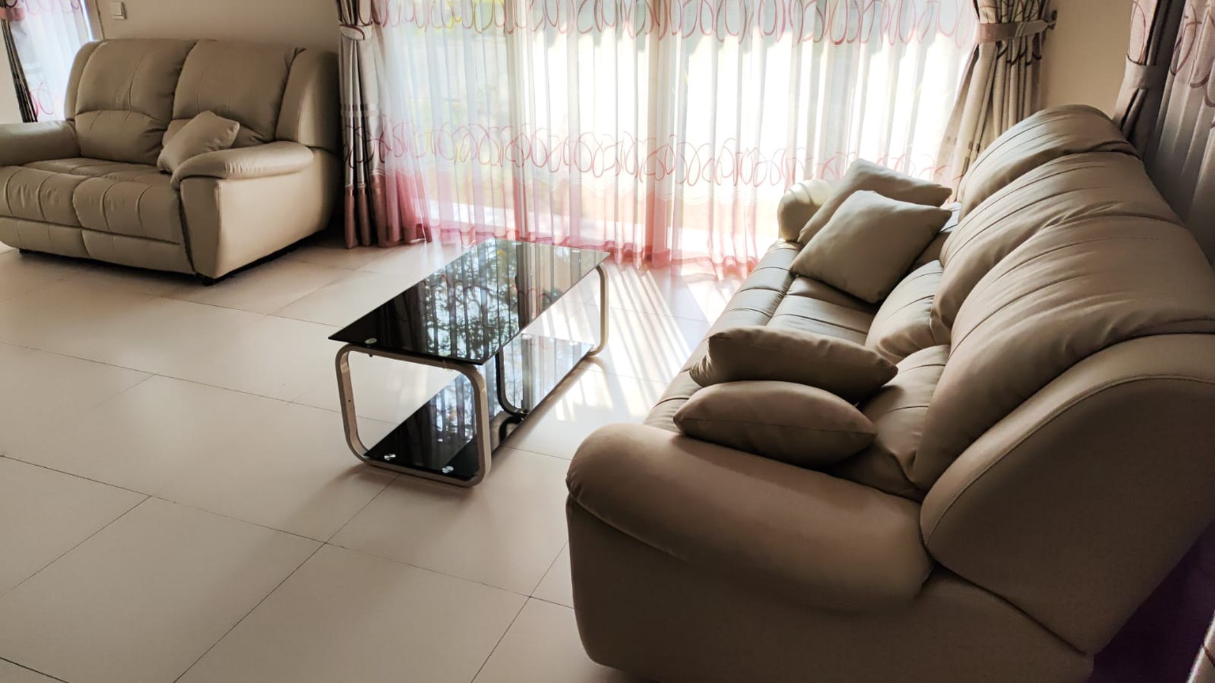 Rumah Bagus di Kota baru Parahyangan DiSewakan full furnished, Hook