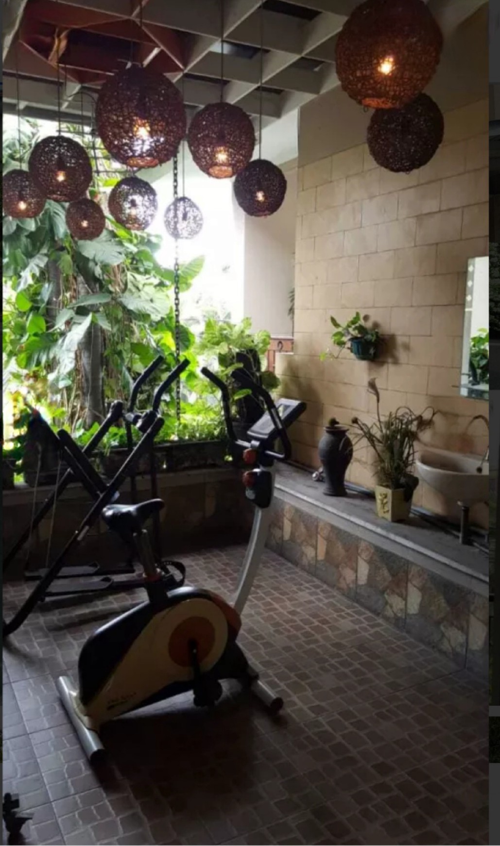 Dijual Rumah Raya Taman Indah - Dukuh Menanggal - Gayungan - Full Furnished - Luas 441 m2 -dekat Masjid Agung Al Akhbar, Cito, Trans Mart, A Yani, Polda Jatim