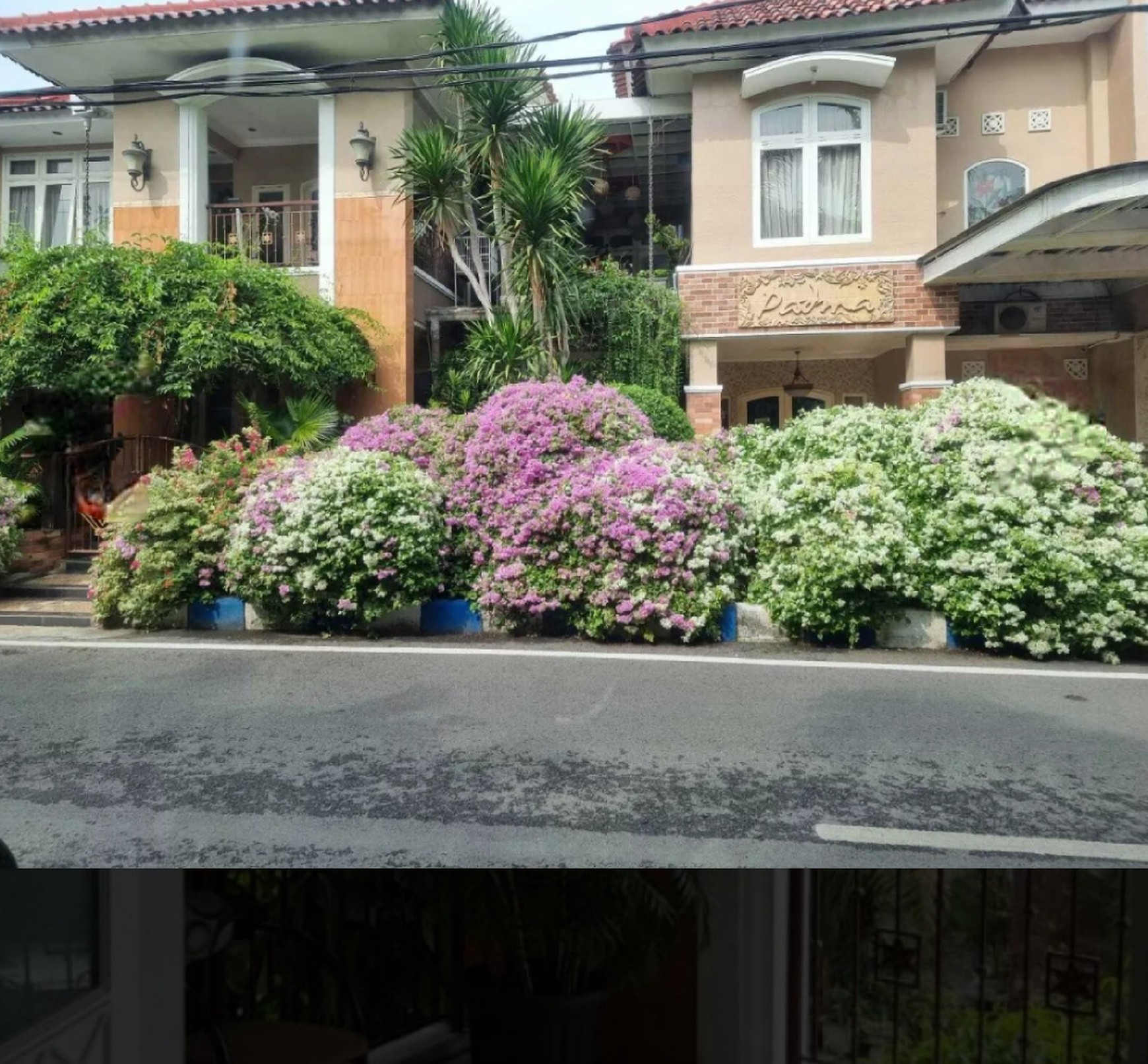 Dijual Rumah Raya Taman Indah - Dukuh Menanggal - Gayungan - Full Furnished - Luas 441 m2 -dekat Masjid Agung Al Akhbar, Cito, Trans Mart, A Yani, Polda Jatim