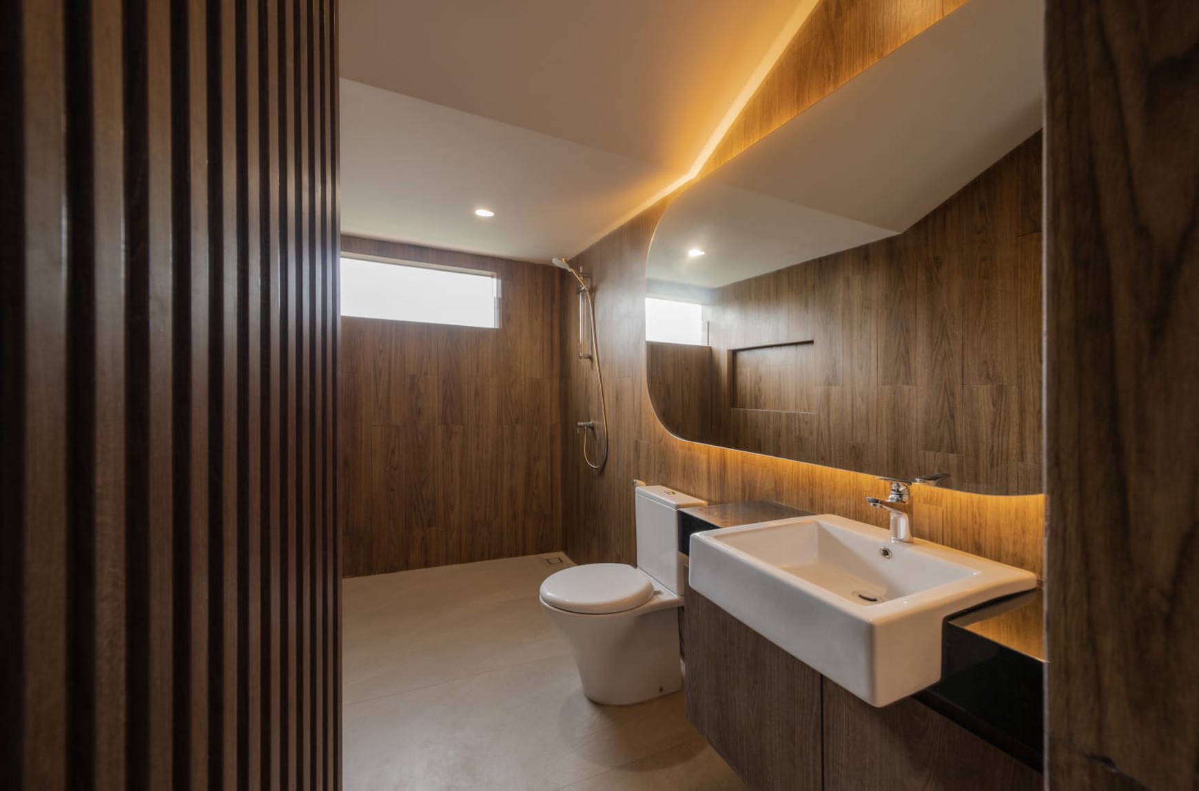 Dijual Rumah BARU Gress  TROPICAL HOUSE with WATERFALL and Pool di Manyar Kertoadi Surabaya Timur dekat Galaxy Mall