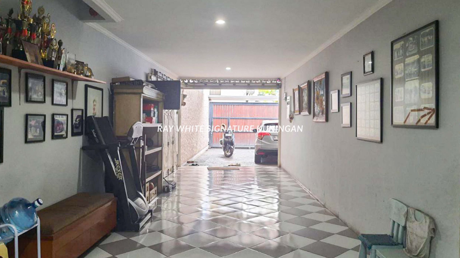 Disewakan Rumah dengan Swimming Pool di Cipete Jakarta Selatan