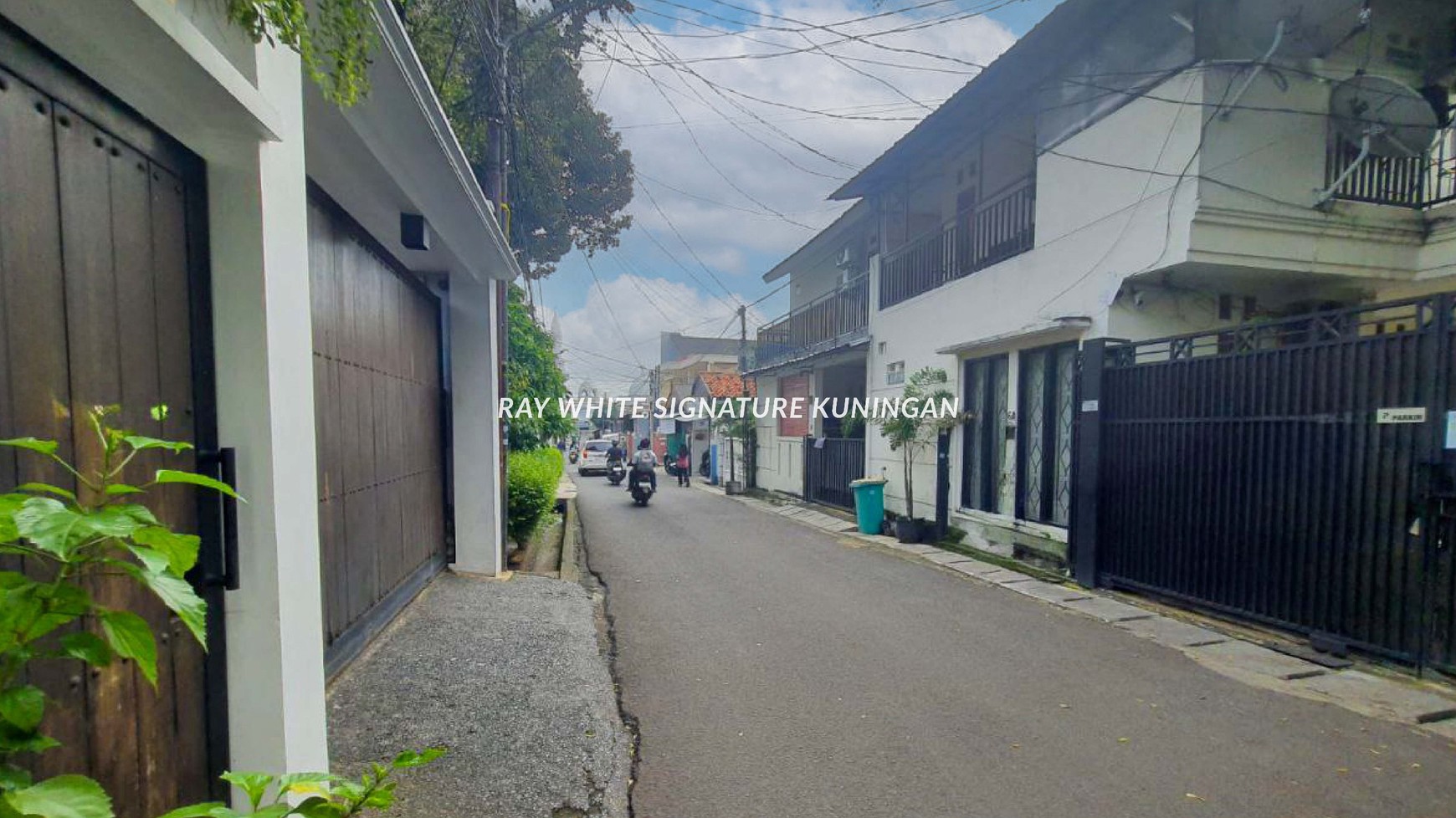 Disewakan Rumah dengan Swimming Pool di Cipete Jakarta Selatan