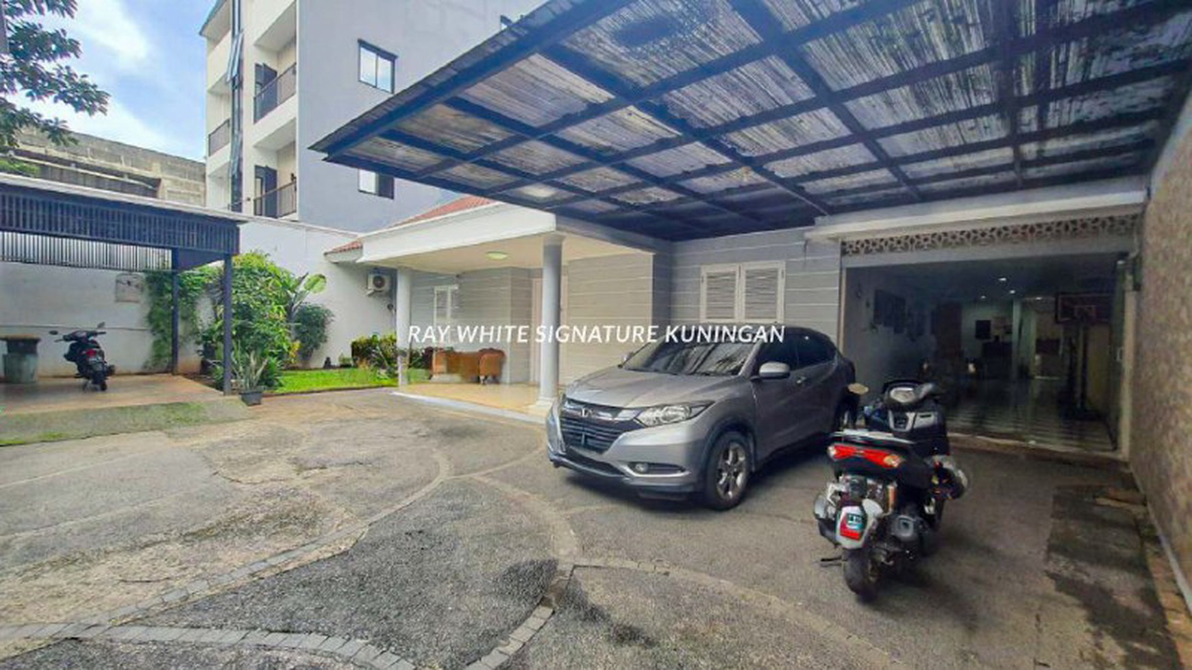 Disewakan Rumah dengan Swimming Pool di Cipete Jakarta Selatan