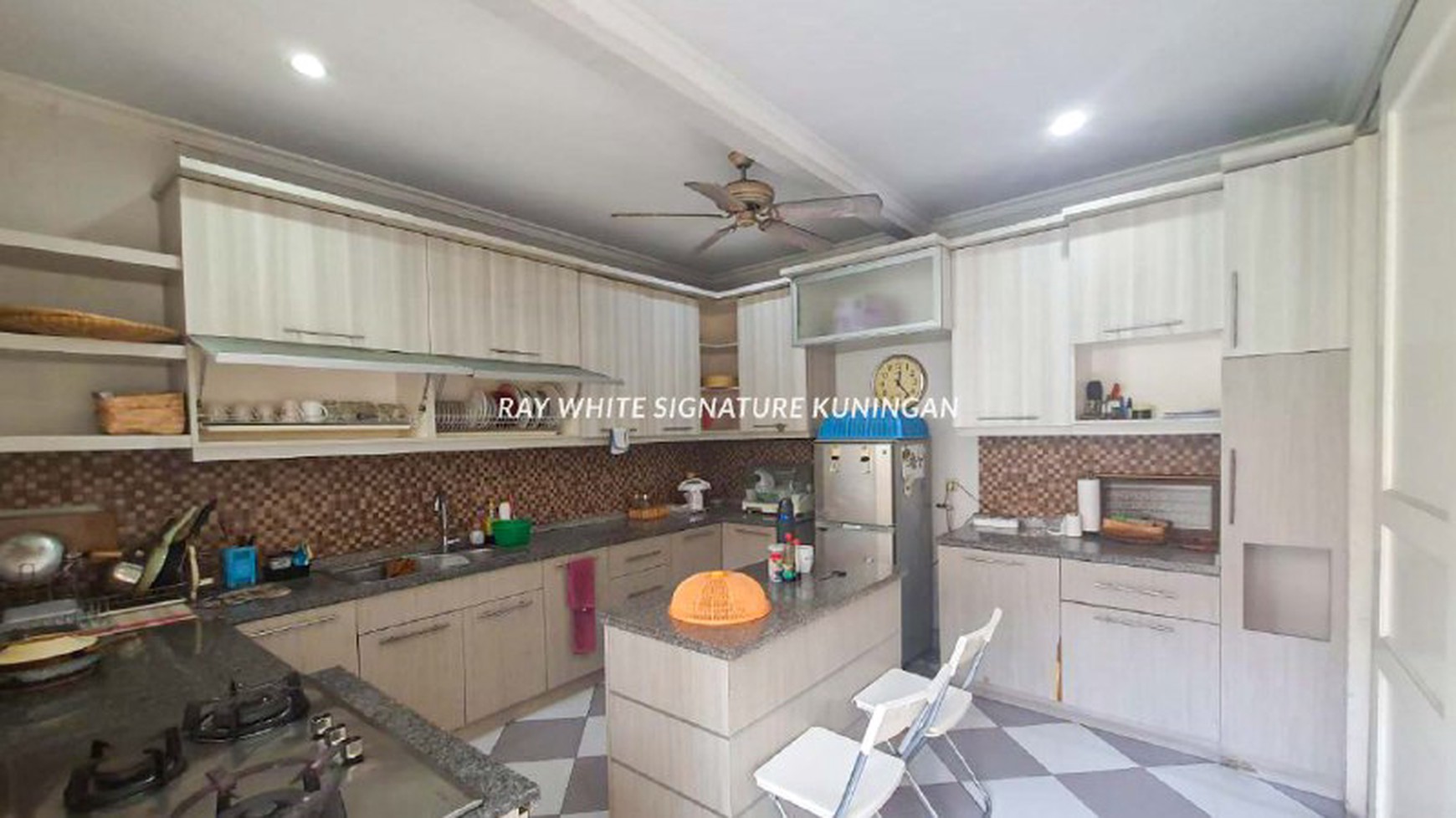 Disewakan Rumah dengan Swimming Pool di Cipete Jakarta Selatan