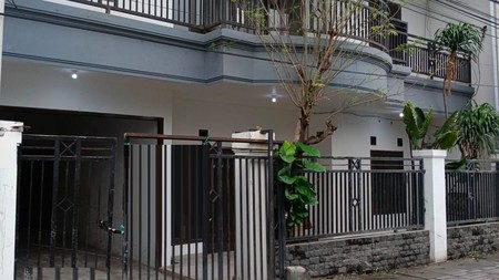 Disewakan Rumah 2 lantai di Raya Medayu Utara Rungkut Surabaya