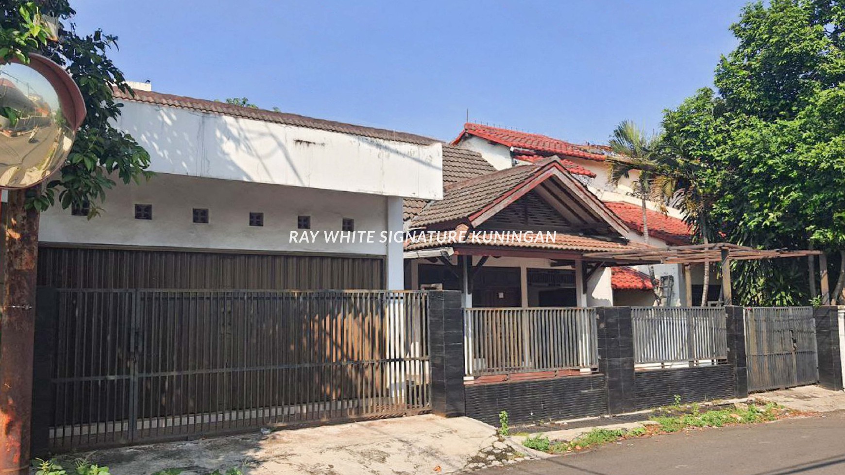 Dijual Rumah Nyaman dan Asri di Jatiwaringin Jakarta Timur