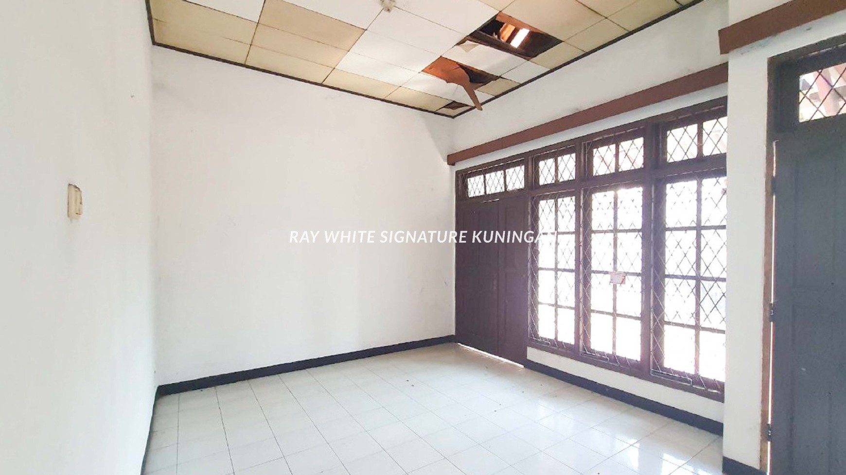 Dijual Rumah Nyaman dan Asri di Jatiwaringin Jakarta Timur