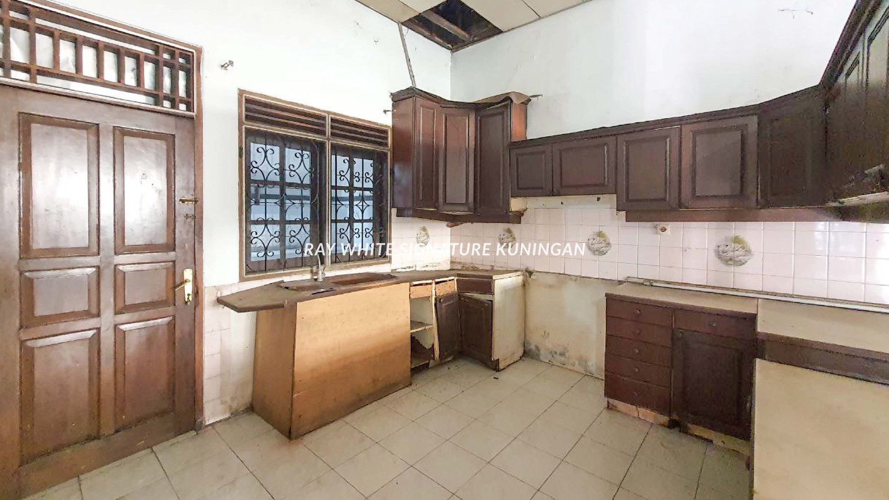 Dijual Rumah Nyaman dan Asri di Jatiwaringin Jakarta Timur