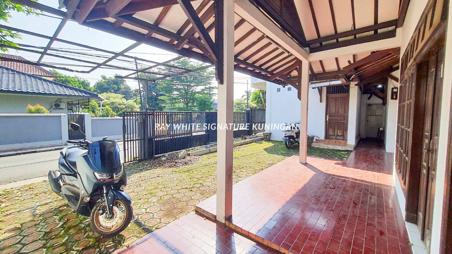 Dijual Rumah Nyaman dan Asri di Jatiwaringin Jakarta Timur