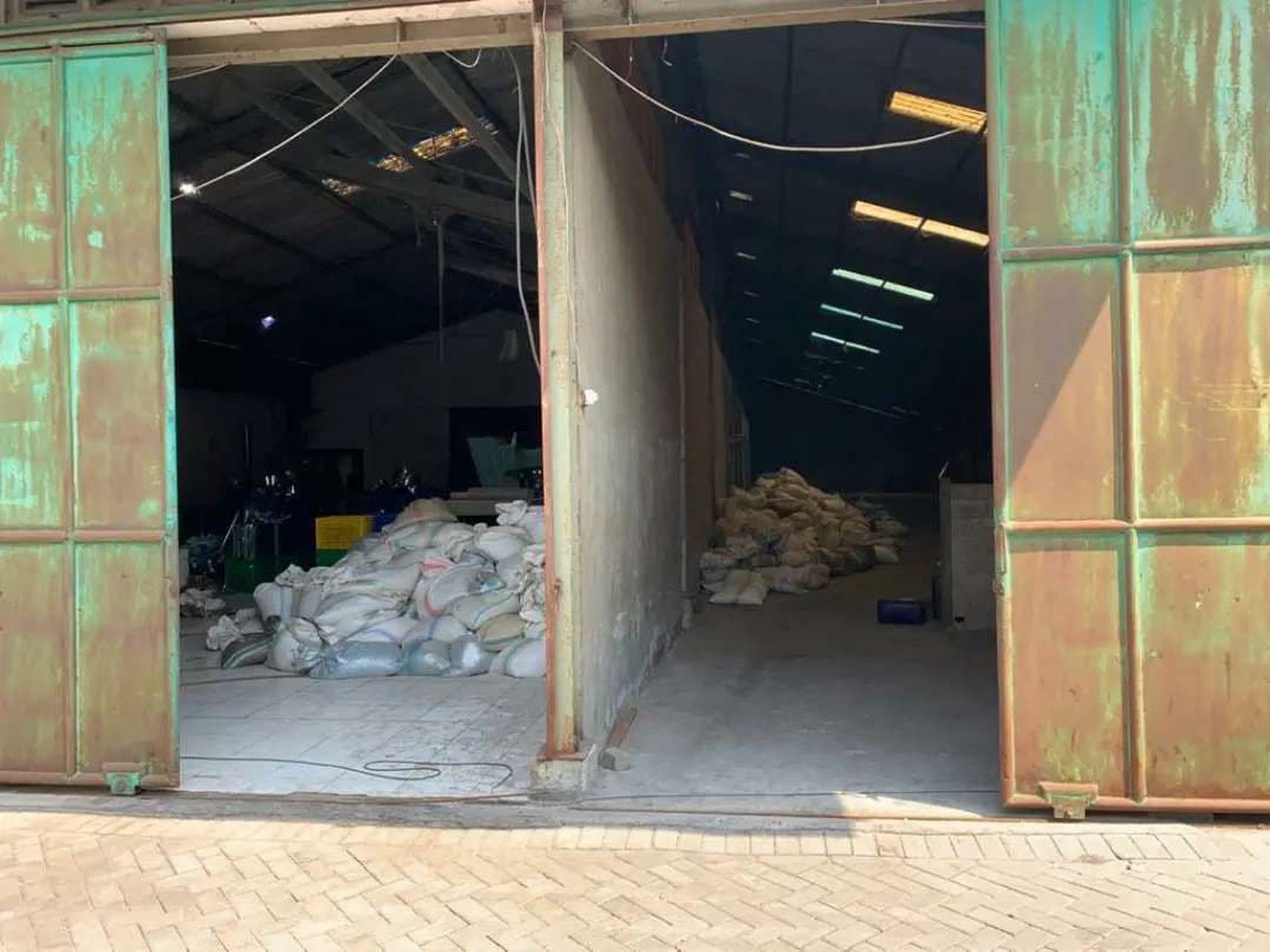 Dijual Gedung atau Pabrik di Menganti Gresik Dekat Perbatasan Surabaya