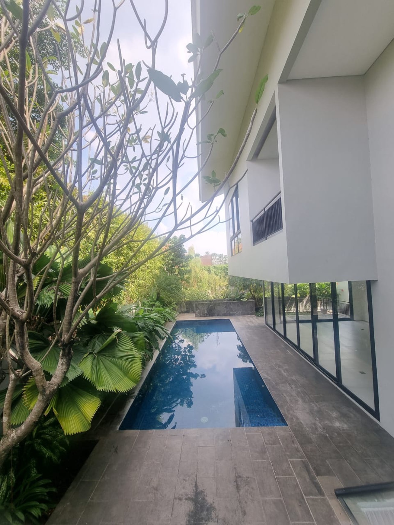 For Sale Very nice and cozy villa Resort House in the compound at Kemang, Jaksel