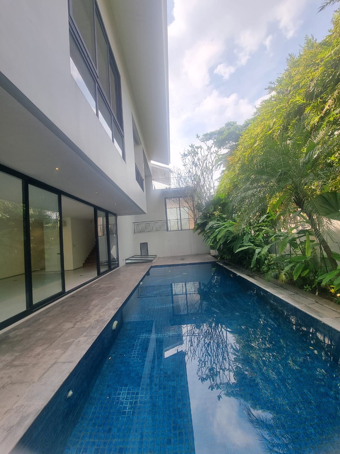 For Sale Very nice and cozy villa Resort House in the compound at Kemang, Jaksel