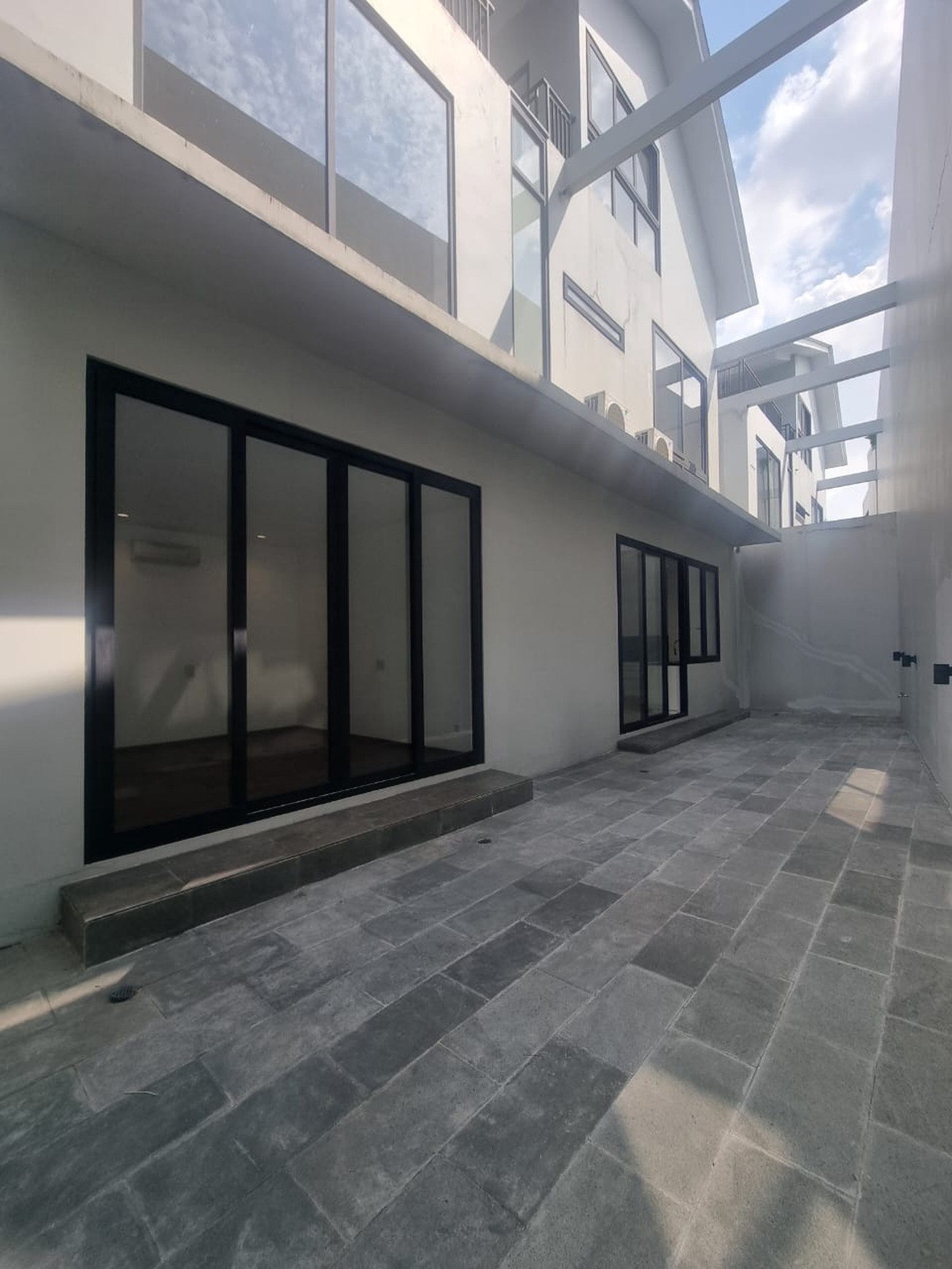 For Sale Very nice and cozy villa Resort House in the compound at Kemang, Jaksel