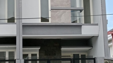 Dijual Rumah 2 lantai di Sutorejo Utara Surabaya