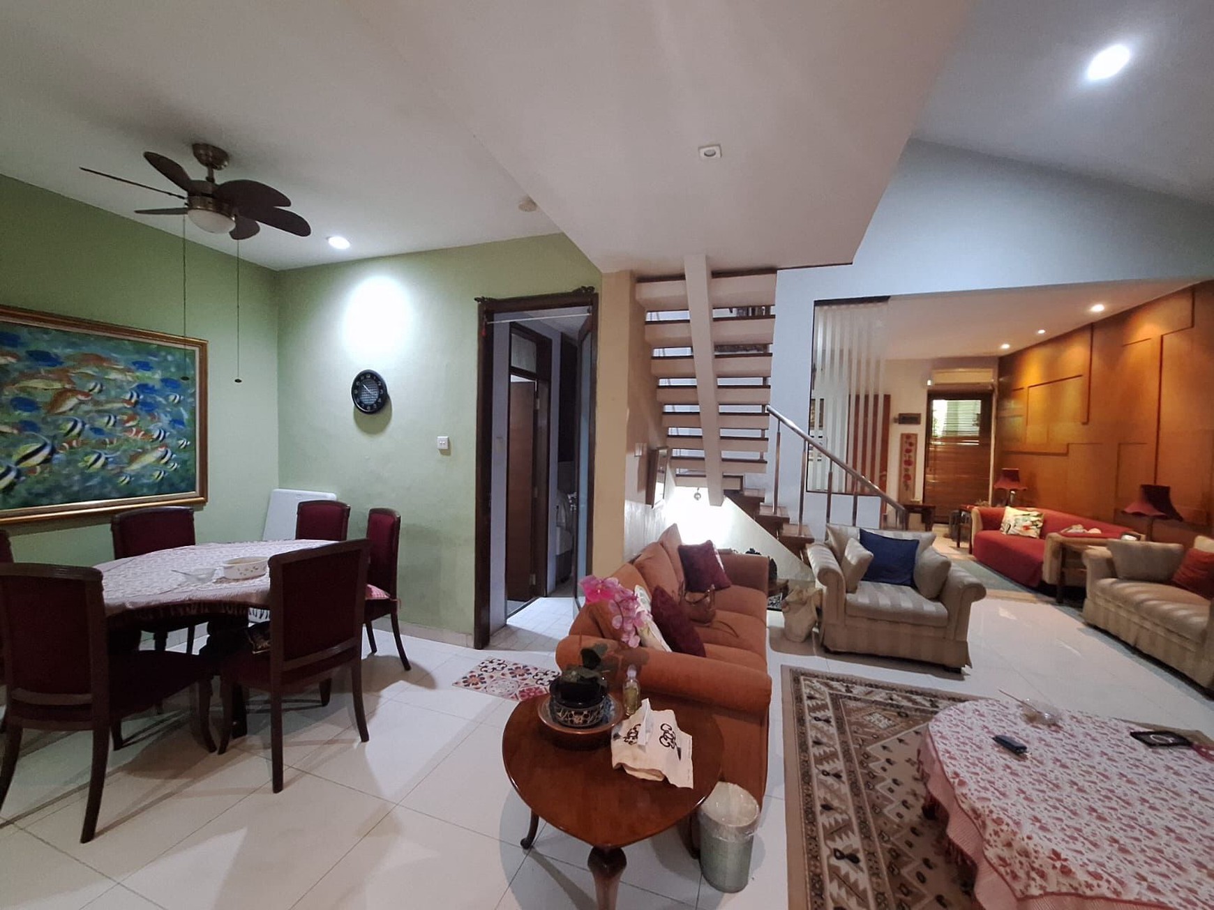 Rumah di Taman Bona Indah Jakarta Selatan. Lokasi Strategis ke area public