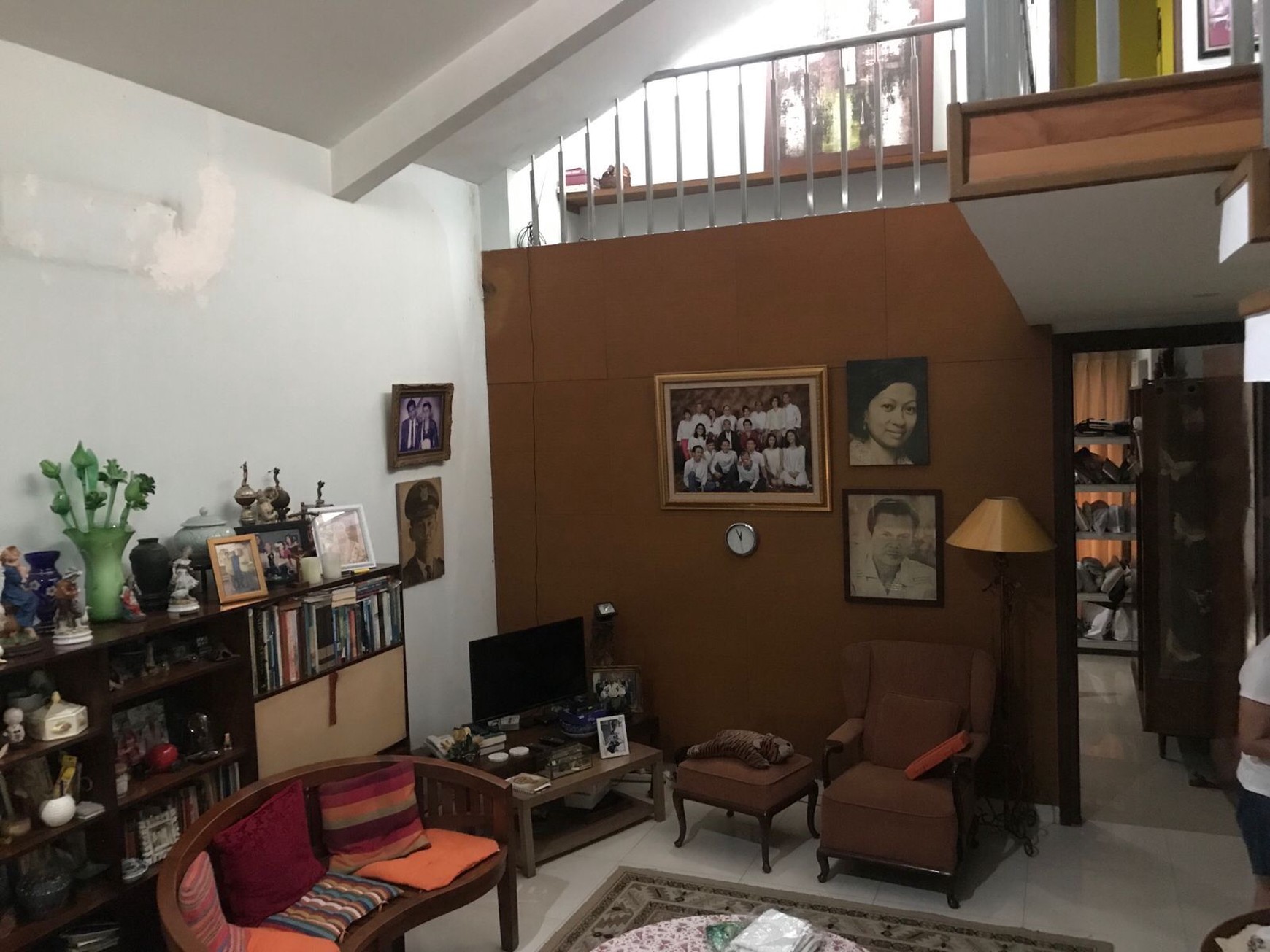 Rumah di Taman Bona Indah Jakarta Selatan. Lokasi Strategis ke area public