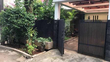 Rumah di Taman Bona Indah Jakarta Selatan. Lokasi Strategis ke area public