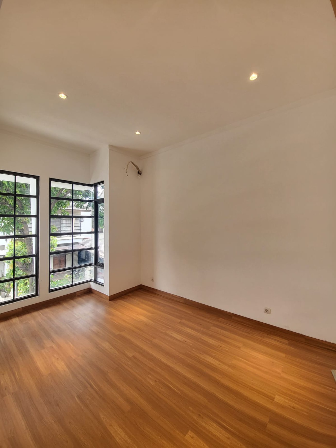 Rumah Brand New Minimalis Siap Huni Emerald Bintaro