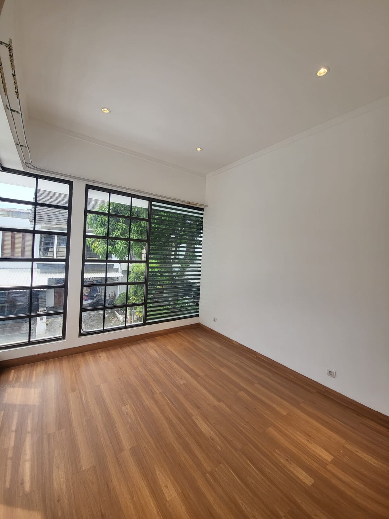 Rumah Brand New Minimalis Siap Huni Emerald Bintaro