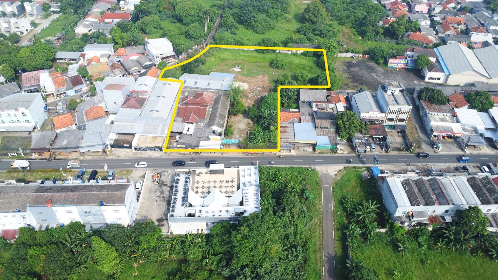 Rumah dengan tanah yang luas sangat cocok untuk lahan usaha dan investasi di Serpong