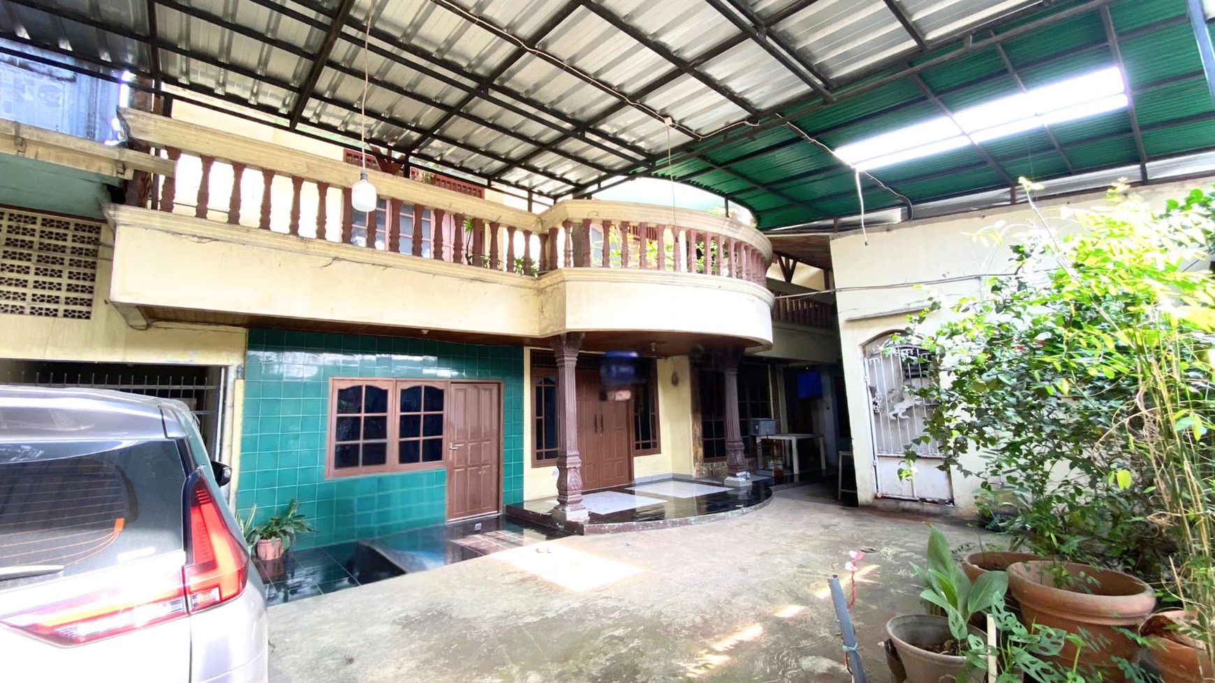 Rumah dengan tanah yang luas sangat cocok untuk lahan usaha dan investasi di Serpong