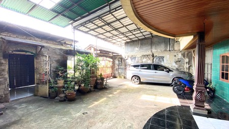 Rumah dengan tanah yang luas sangat cocok untuk lahan usaha dan investasi di Serpong  