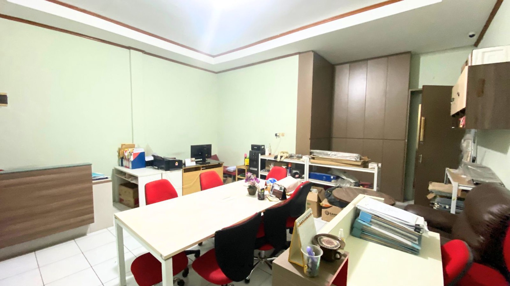 Rumah dengan tanah yang luas sangat cocok untuk lahan usaha dan investasi di Serpong