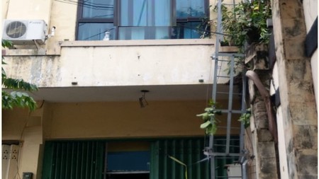 Dijual Ruko 3 lantai di Jalan Tegalsari Surabaya Pusat