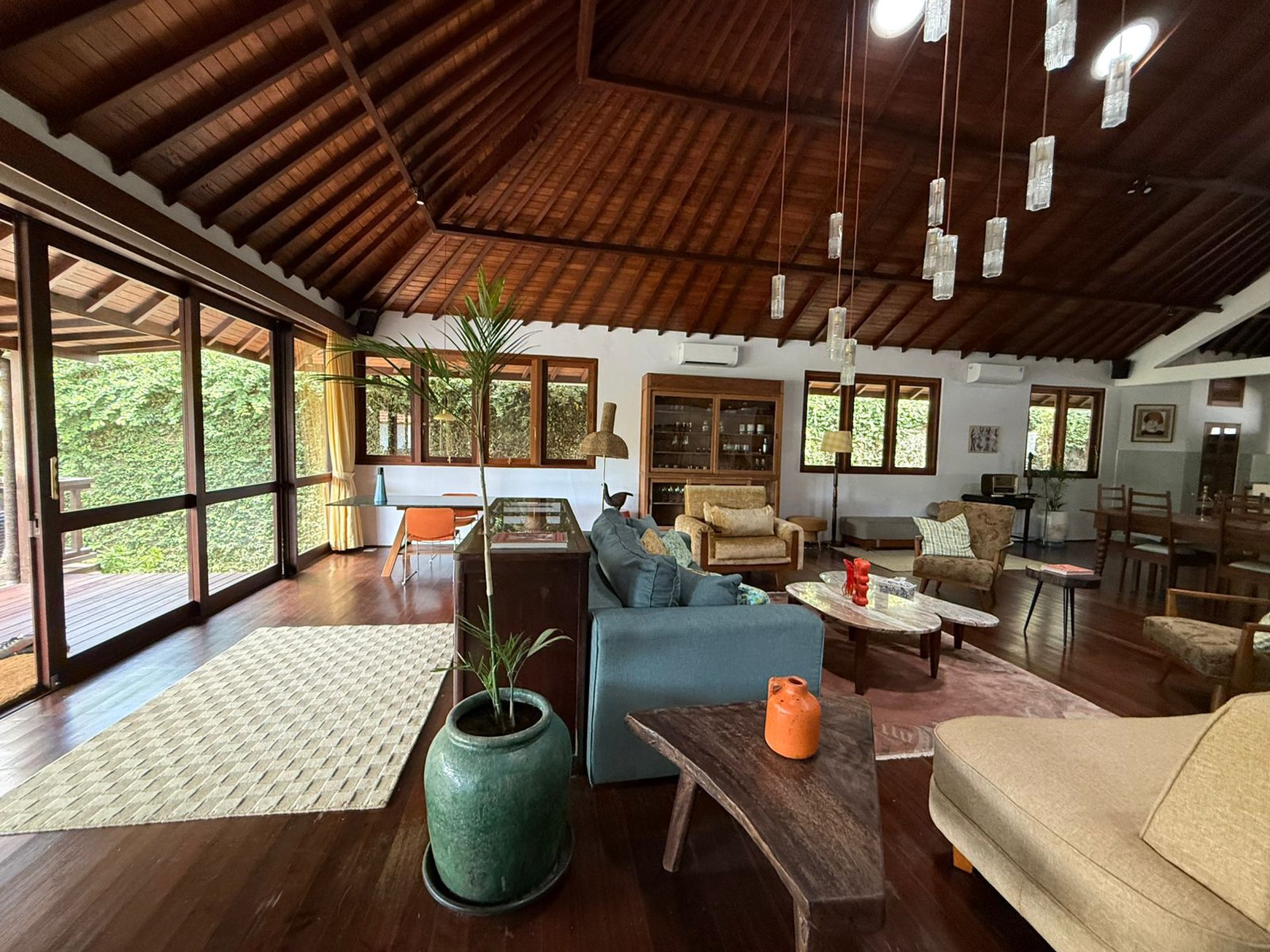 Prime Location Villa For Rent in Kerobokan Semer
