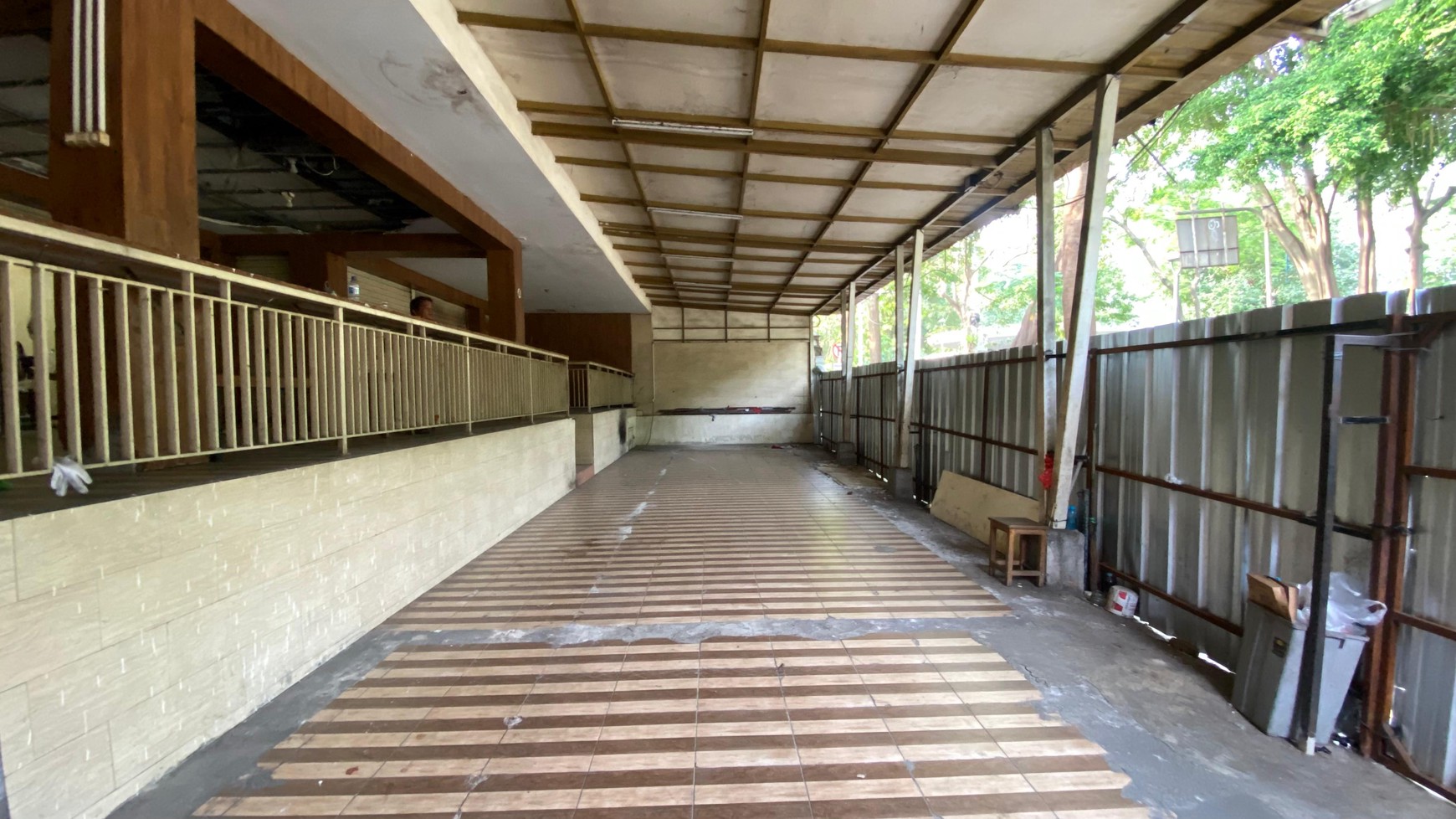 Rumah Lama Sangat Cocok Untuk Tempat Usaha di Depan Ecopark Tebet