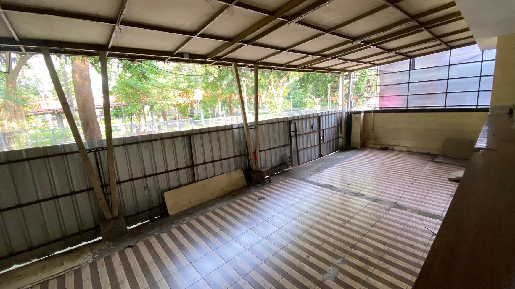 Rumah Lama Sangat Cocok Untuk Tempat Usaha di Depan Ecopark Tebet