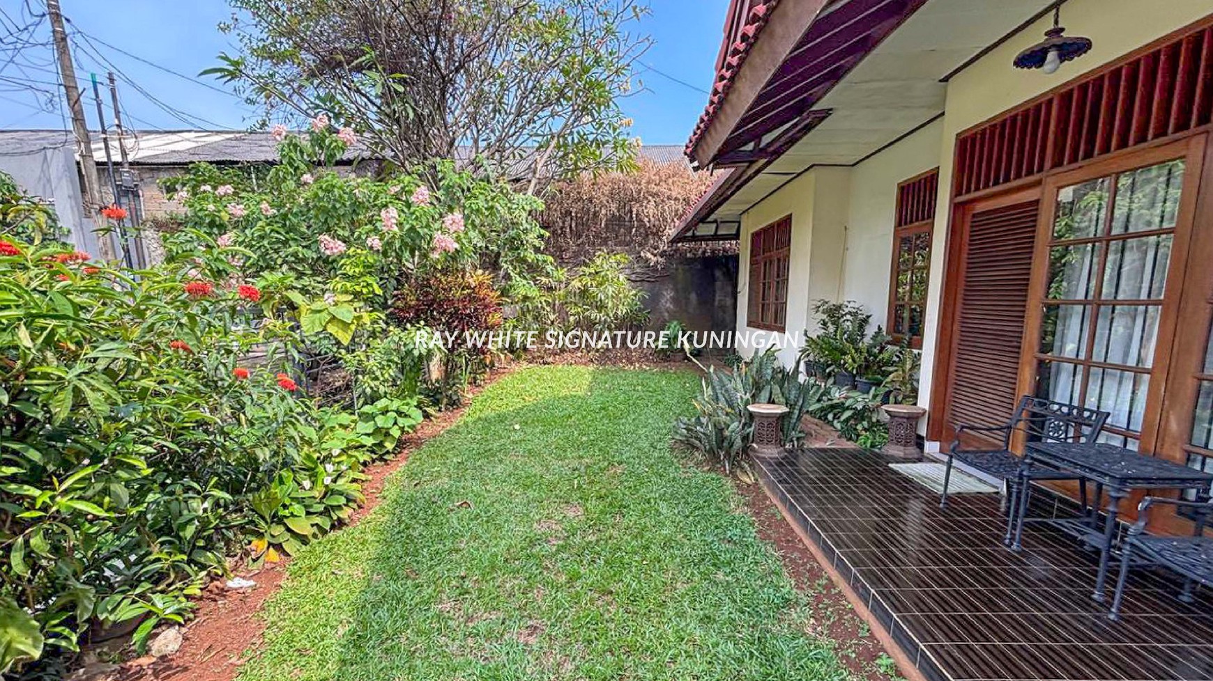 Dijual Rumah 2 Kavling di Bintaro Jaya Sektor 1