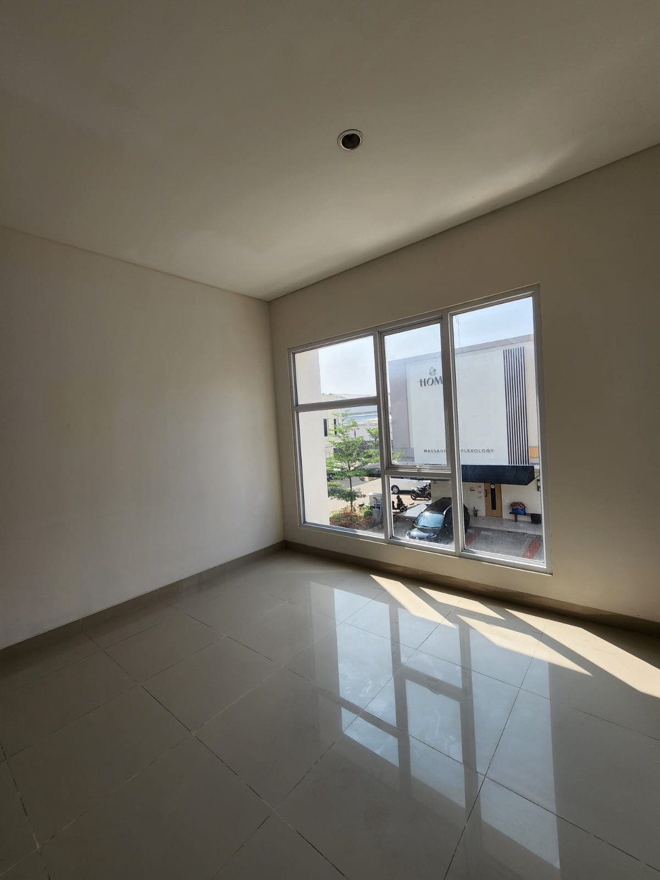 Disewa ruko strategis Pisa Grande Gading Serpong