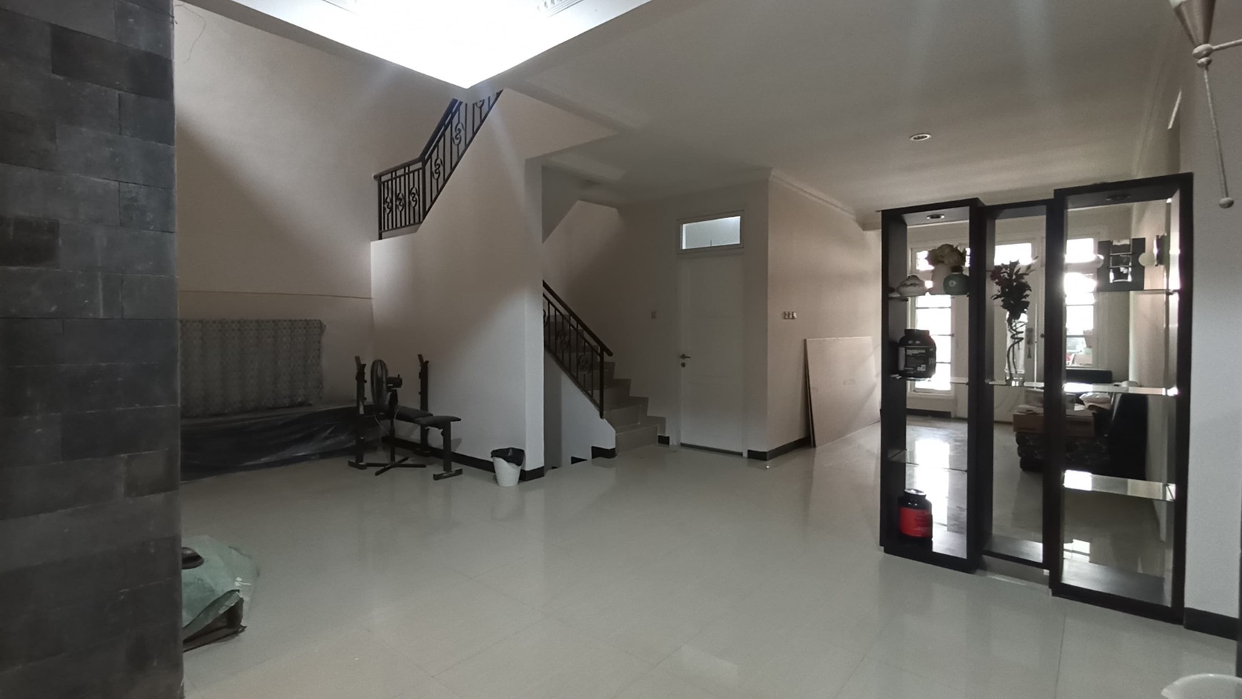 Rumah Kokoh 2 Lantai, Rapi Siap Huni Full Renovasi di Kota Wisata Cibubur 