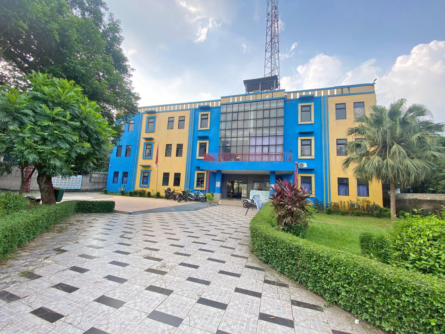 Gedung 3 Lantai di Sumur Batu, Bantar Gebang Kota Bekasi