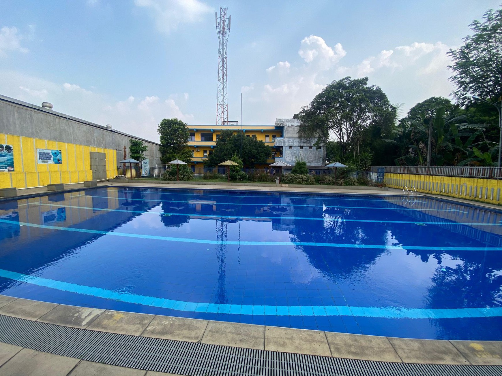 Gedung 3 Lantai di Sumur Batu, Bantar Gebang Kota Bekasi