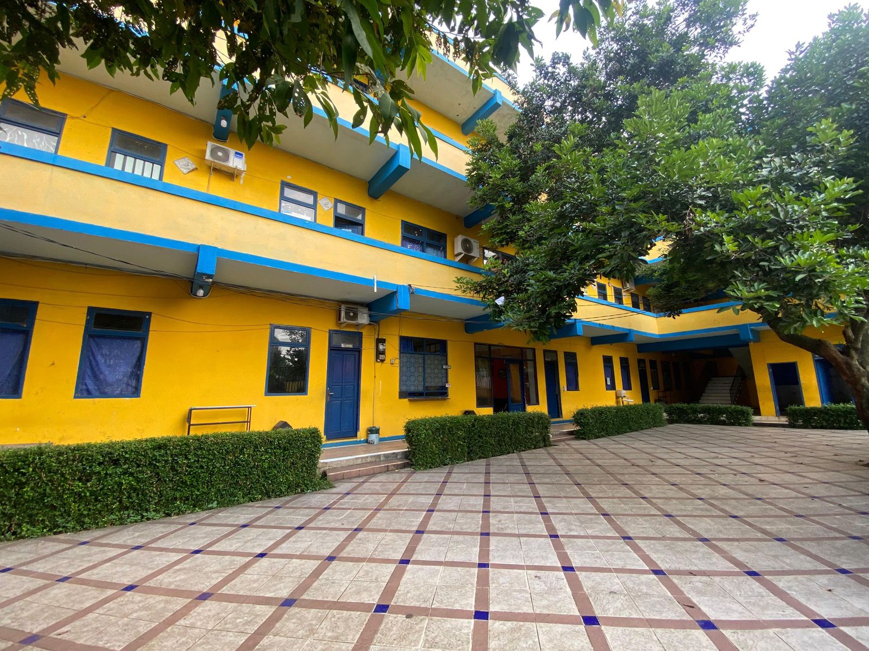 Gedung 3 Lantai di Sumur Batu, Bantar Gebang Kota Bekasi
