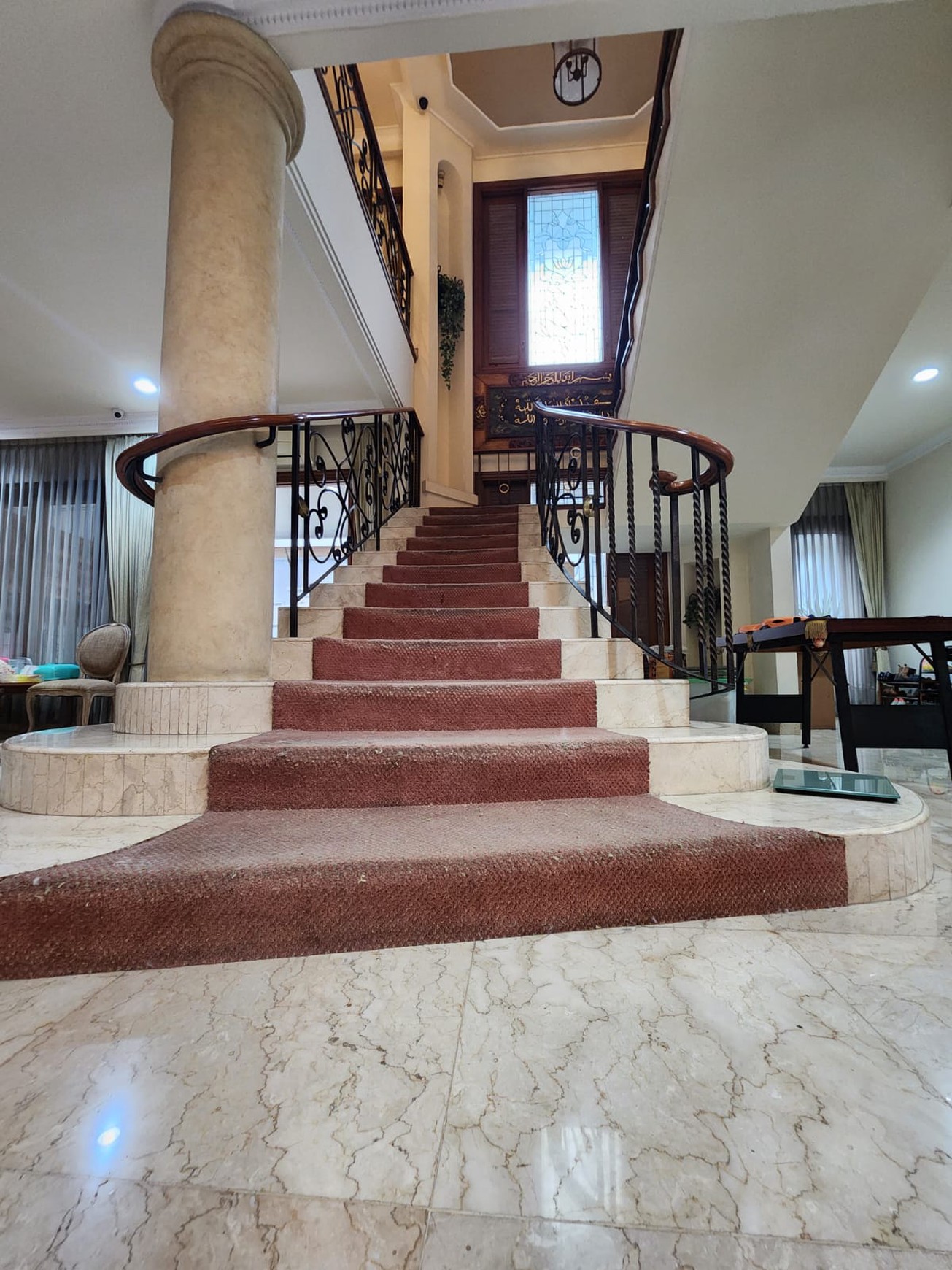 Rumah Bagus Di Jl Sekolah Kencana Pondok Indah Jakarta Selatan
